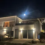 Iceland Sjf Villa, Hot Tub & Outdoor Sauna Amazing Mountains And City View Over Reykjavik