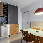 Spacious And Central Apartment - 3 Bedrooms