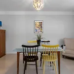 Spacious And Central Apartment - 3 Bedrooms