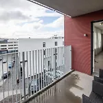 Lovely Modern 1-Bedroom Apartment, Free Parking