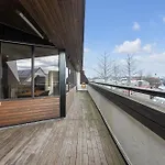 Penthouse Apt On The Shopping Street-Free Parking