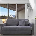Penthouse Apt On The Shopping Street-Free Parking
