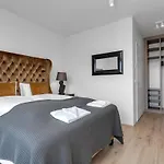 Spacious Luxury 3Br Apartment With 2 Bathrooms 1003