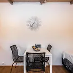 Great Location Downtown Studio
