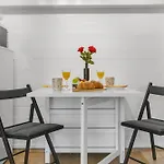 Lara Studio In Laugardalur Valley, Reykjavik Central Park And Botanical Garden, Private Entrance, Free Private Parking On Side