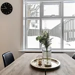 Framnesvegur - Two Bedroom Central Apartment