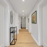 Modern Perfectly Located Apartment