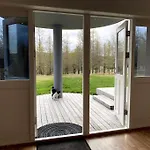 4-Room Spacious Condo W Patio