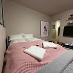 Cozy Apartment , Sleeps 4, 10 Min To Reykjavik Downtown, Family-Friendly