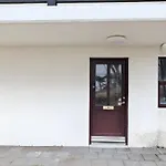 Inviting 2Br Haven In The Heart Of The Suburbs