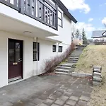 Inviting 2Br Haven In The Heart Of The Suburbs