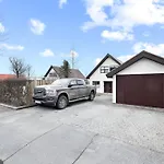 Inviting 2Br Haven In The Heart Of The Suburbs