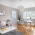 Beautiful And Quiet Apartment In City Center - Perfect Location