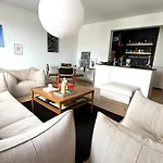 Charming Downtown Apartment