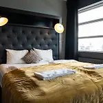 R13 - A Townhouse Hotel