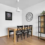 Bright 1Br Apartment With A View