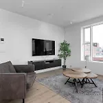 Spacious Luxury 3Br Apartment With 2 Bathrooms 1003
