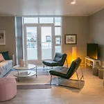 Penthouse Downtown With Free Parking