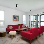 Ocean View Luxury Apartment In Central Reykjavik
