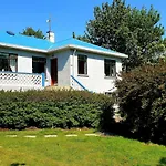 Skjolbraut - Cozy Apartment - Central Location - Free Parking - Close To A Public Swimming Pool And Sky Lagoon