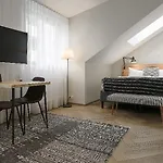 The Swan House Hotel By Ylma
