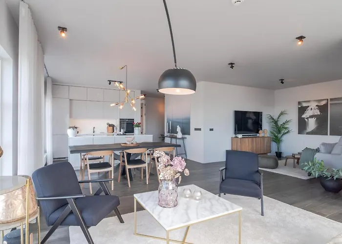 Ocean Breeze Luxury Apartment