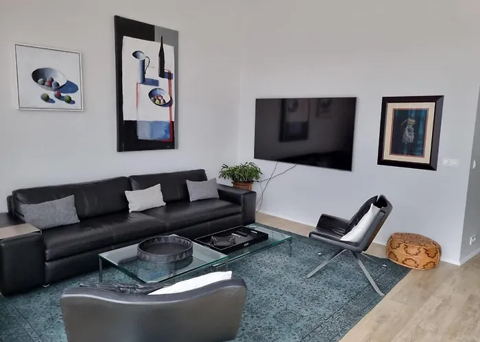 Fabulous Penthouse Apartment With Parking.