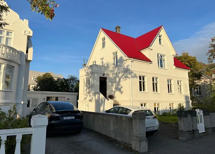 Reykjavik Urban Escape 2-Bedroom Haven With Private Entrance