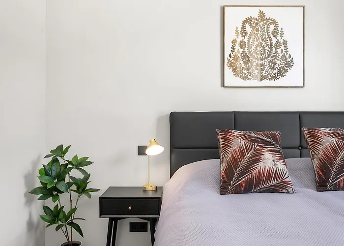 Modern Downtown Apartment - Harbour View