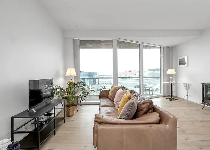 Stylish Apartment By The Sea
