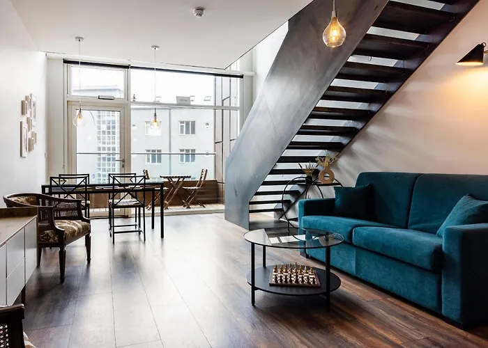 Loft-Style Duplex With Balcony In Downtown Reykjavik
