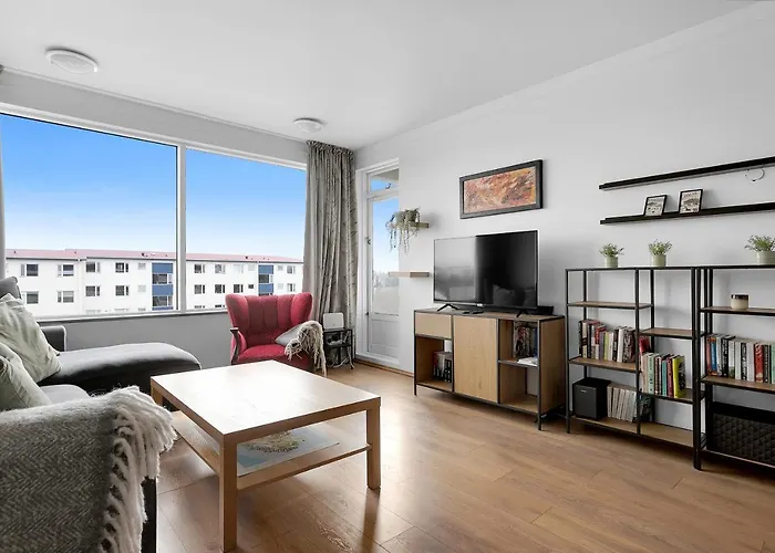 Bright 1Br Apartment With A View