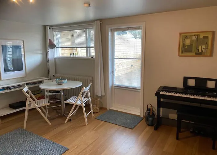 Centrally Located, Cozy W Free Prk.