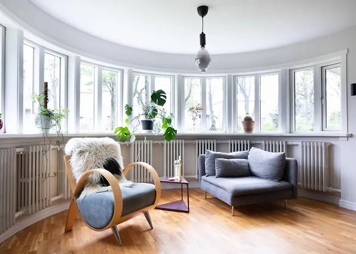 Bright Apartment Near City Center