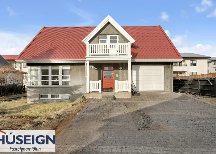 Large Apartment Close To The Centre
