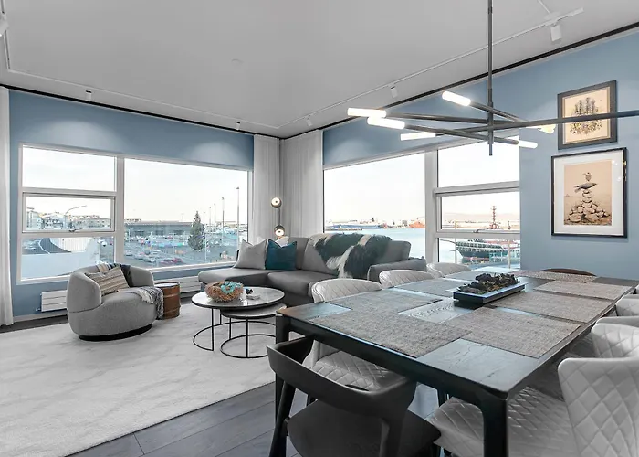 Sunny Central Reykjavik Apartment - Harbour View