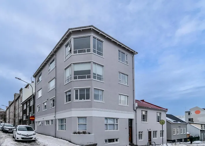 Framnesvegur - Two Bedroom Central Apartment