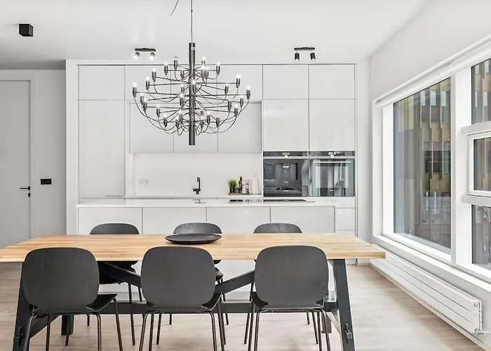 Modern Lux Retreat With 2Br&2Ba Heart Of The City