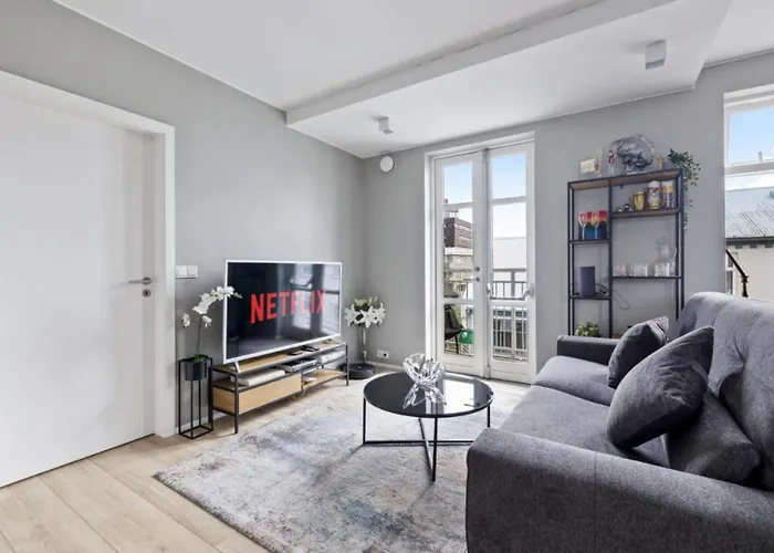 Cheerful Down Town Apartment
