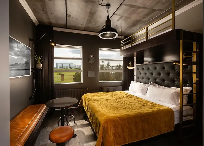 R13 - A Townhouse Hotel