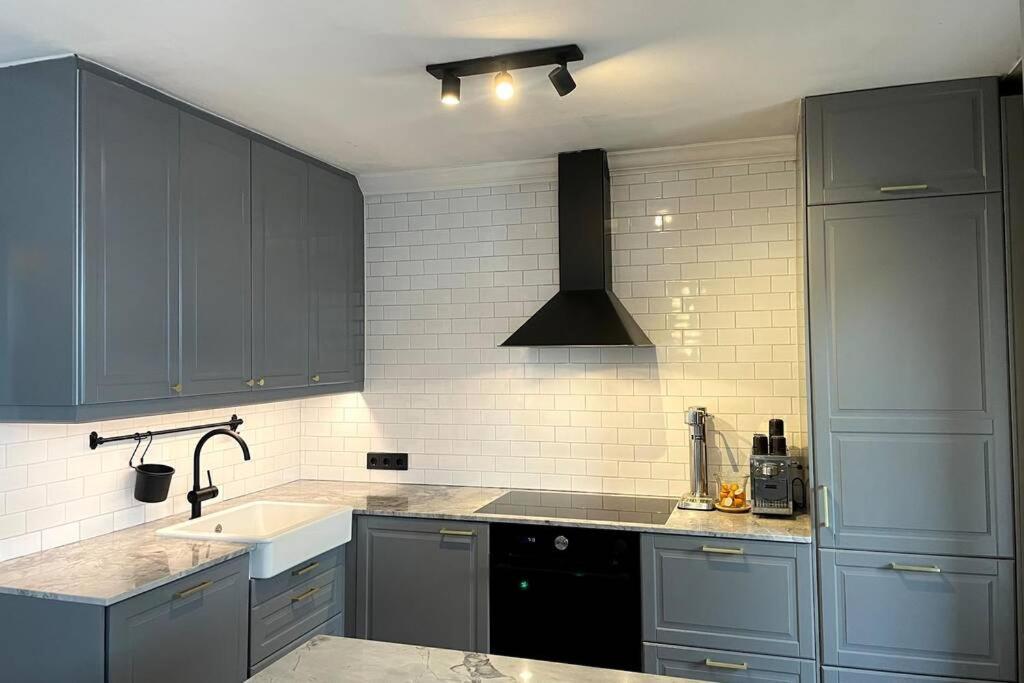 Cozy Two Storey House In Center Of Reykjavik Apartment *