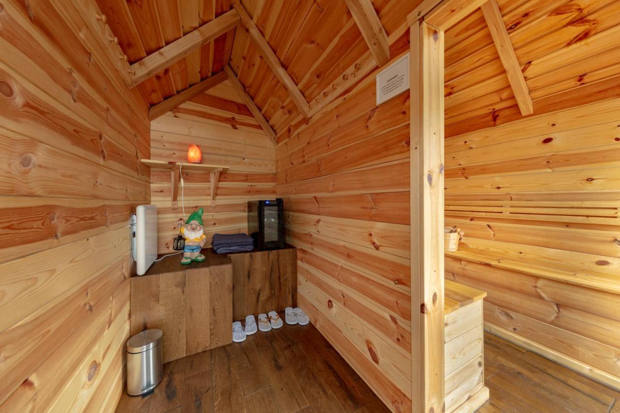 Iceland Sjf Villa, Hot Tub & Outdoor Sauna Amazing Mountains And View Over Villa *