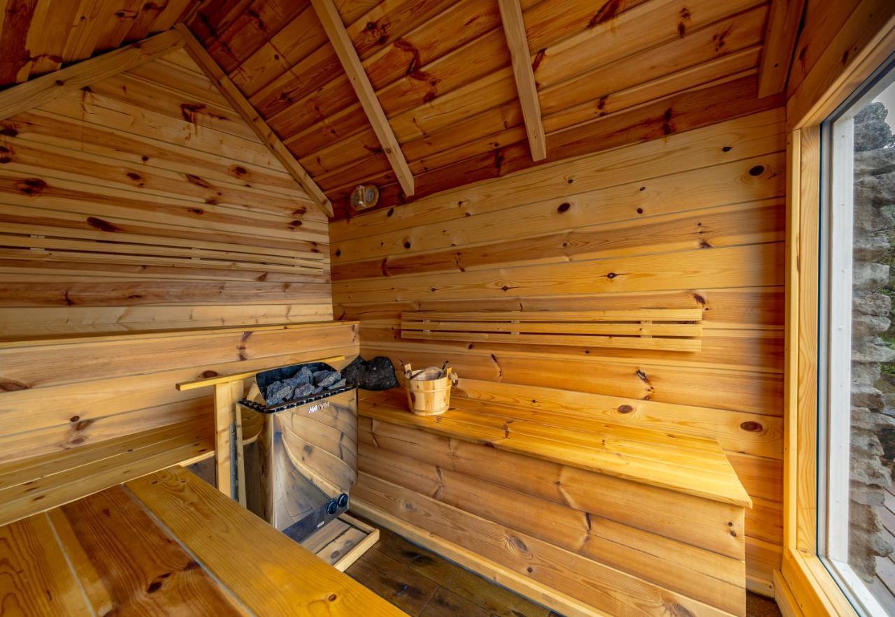 Iceland Sjf Villa, Hot Tub & Outdoor Sauna Amazing Mountains And View Over Villa Reykjavik