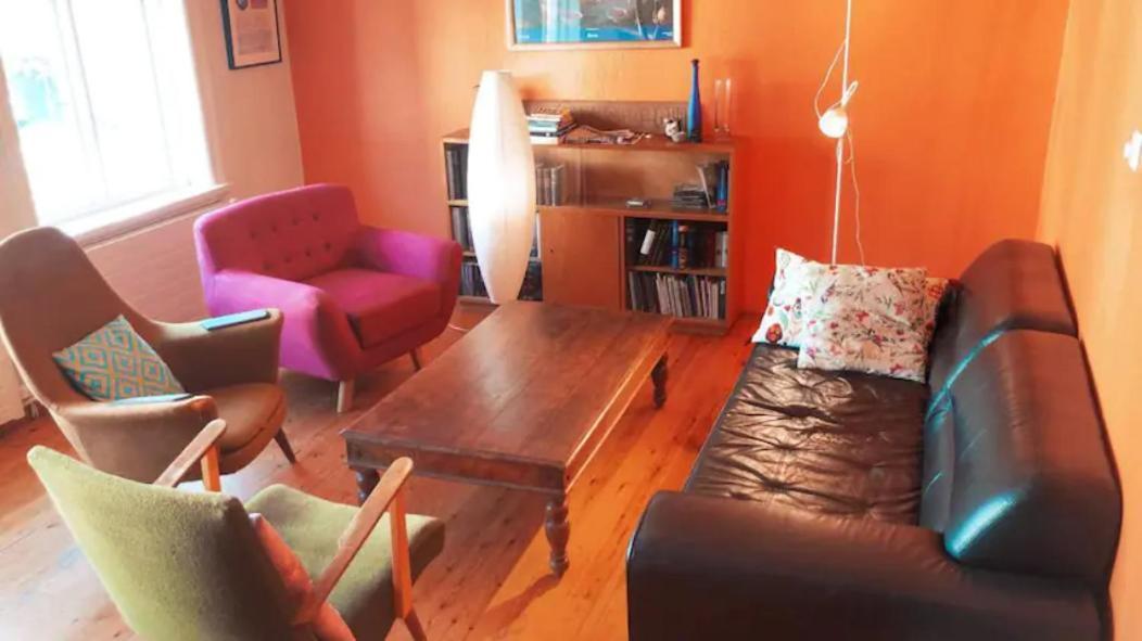 Central 4 Bedroom 3 Storey Apartment Reykjavík