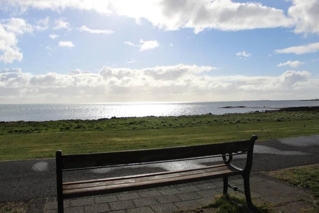 Apartment Cozy Seaside Atl. Ocean View Studio Apt Sleeps 4 Reykjavík