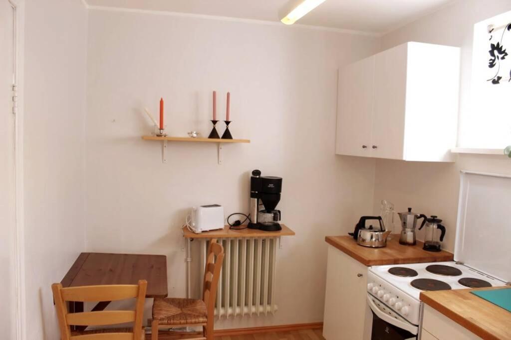 Cozy Seaside Atl. Ocean View Studio Apt Sleeps 4 Apartment Reykjavík