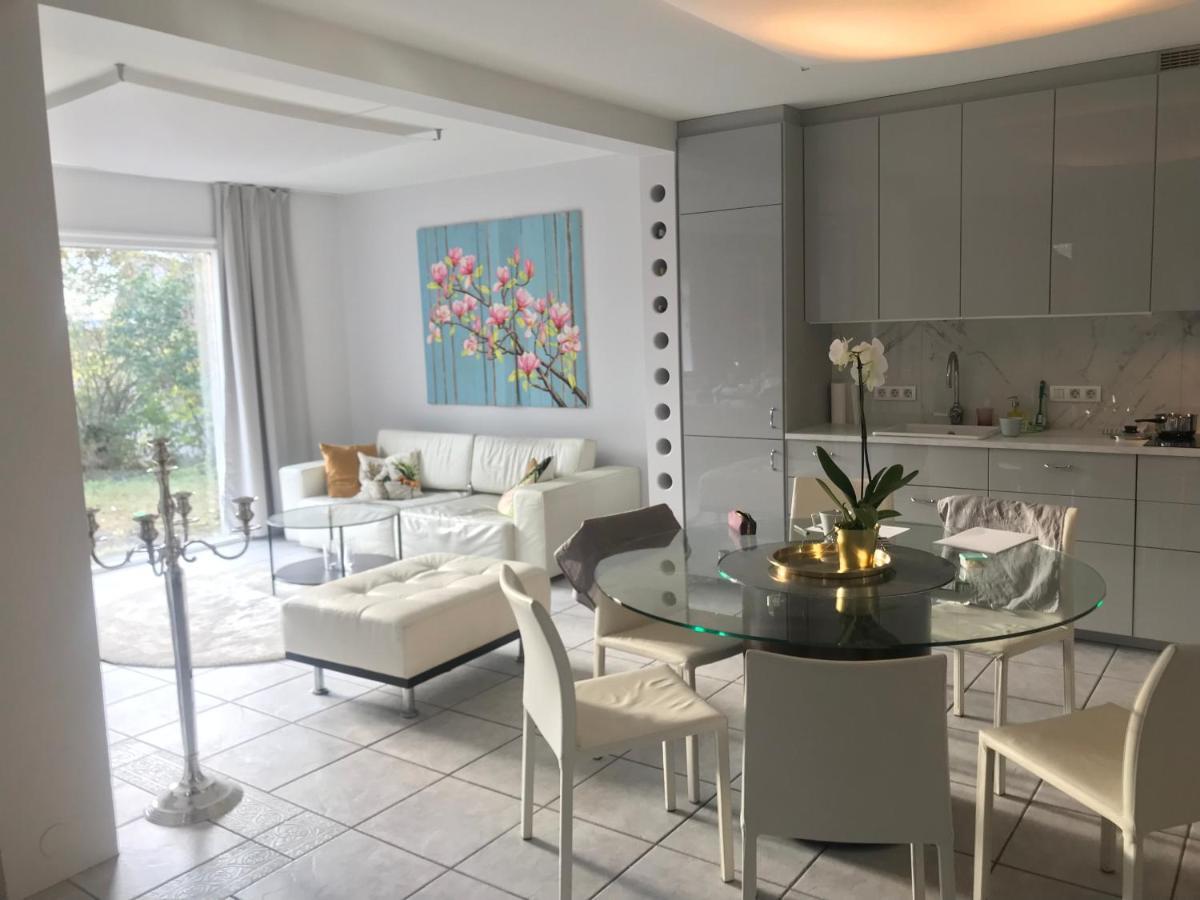 Casa Disa - A Boutique In City's Park And Botanical Garden In Laugardalur, Hot-spring-valley Appartement Reykjavík