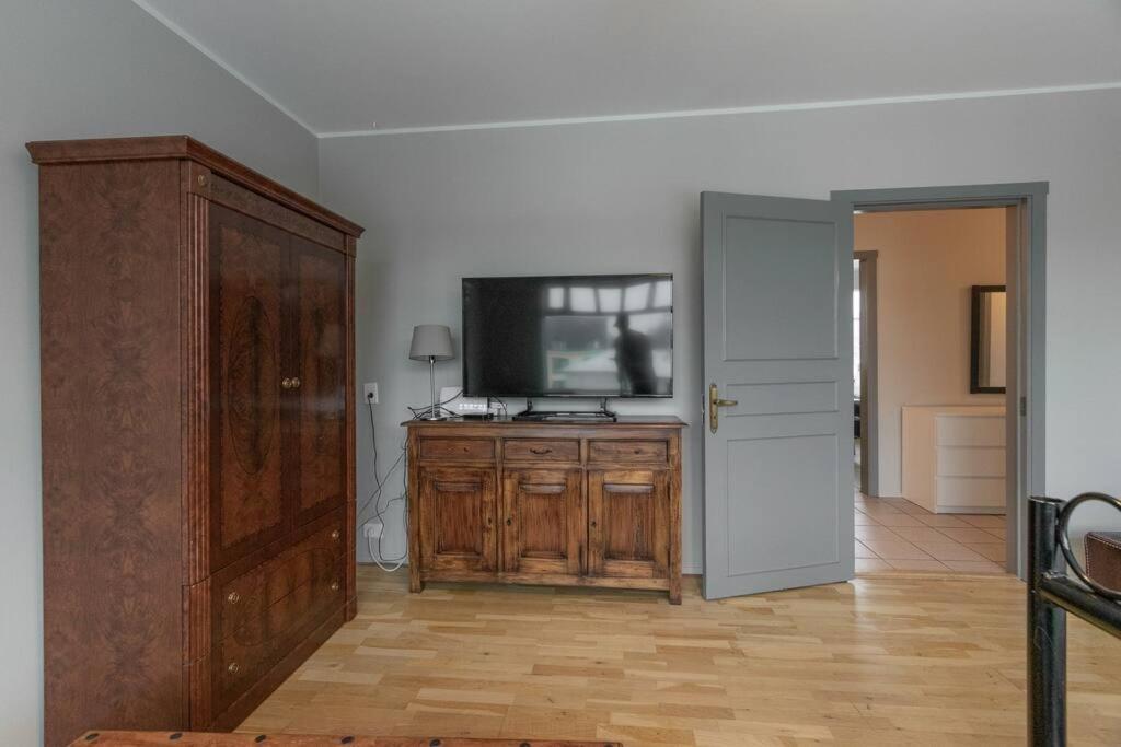 Apartment Central - 4 Bedroom *