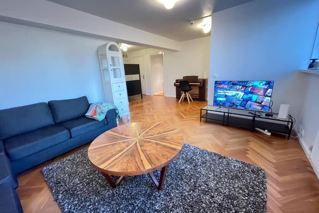 Cozy Centrally Located In Apartment
