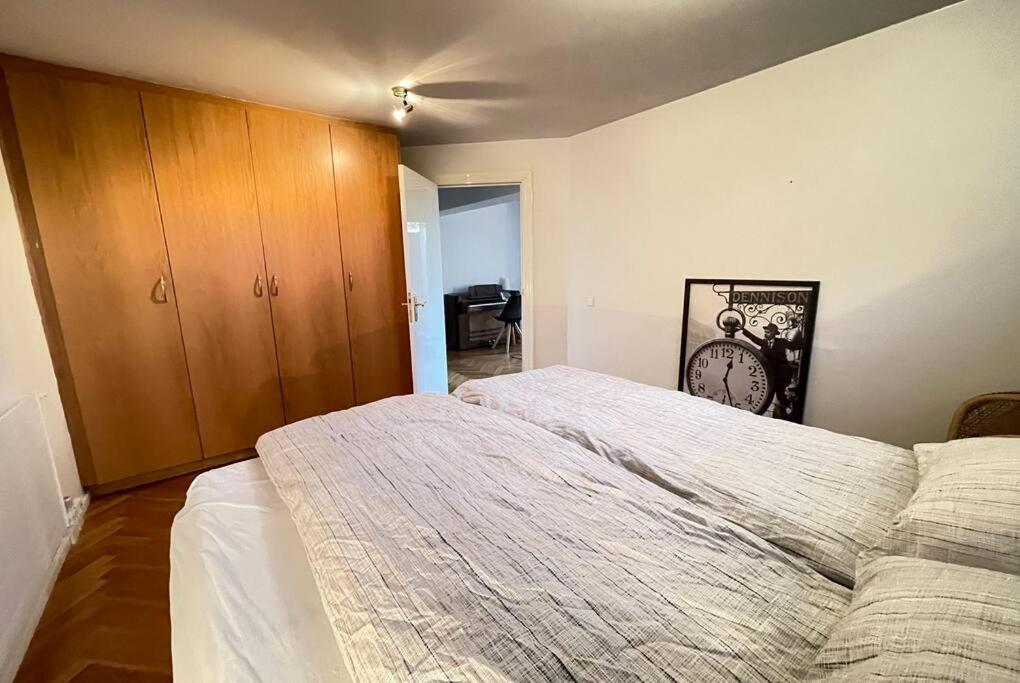 Cozy Centrally Located In Apartment *